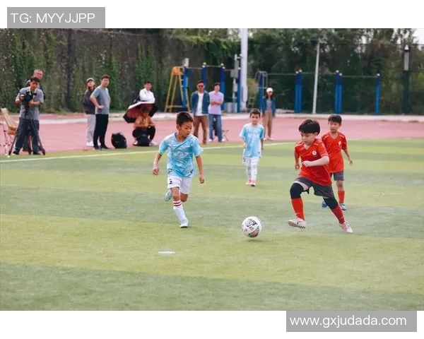 从球星迷恋到足球梦启航：一个青少年成长的热血旅程